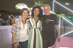 Cida Vergueiro e Toninho Oliveira com a autora Maria Dantas no lançamento do livro "Nem tudo foram flores".